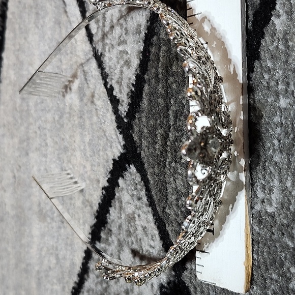 CRYSTAL RHINESTONE SILVER-TONE METAL TIARA W/ COMBS CROWN HEADPIECE - Picture 11 of 13